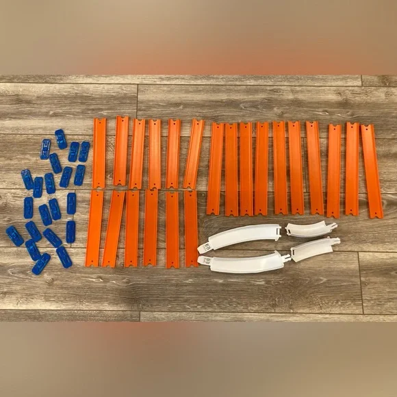 Hot Wheels Track Accessories - Picture 1 of 4